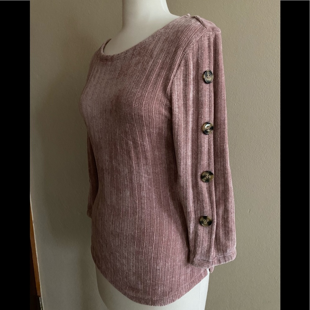 ⬇️CAROLYN TAYLOR 3/4 SLEEVE WITH BUTTONS TOP